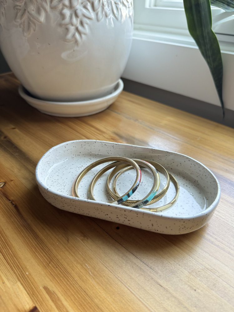 Ceramic jewelry stand