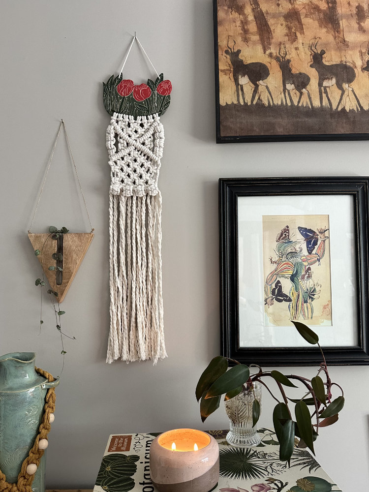 Wall gallery with macrame feature